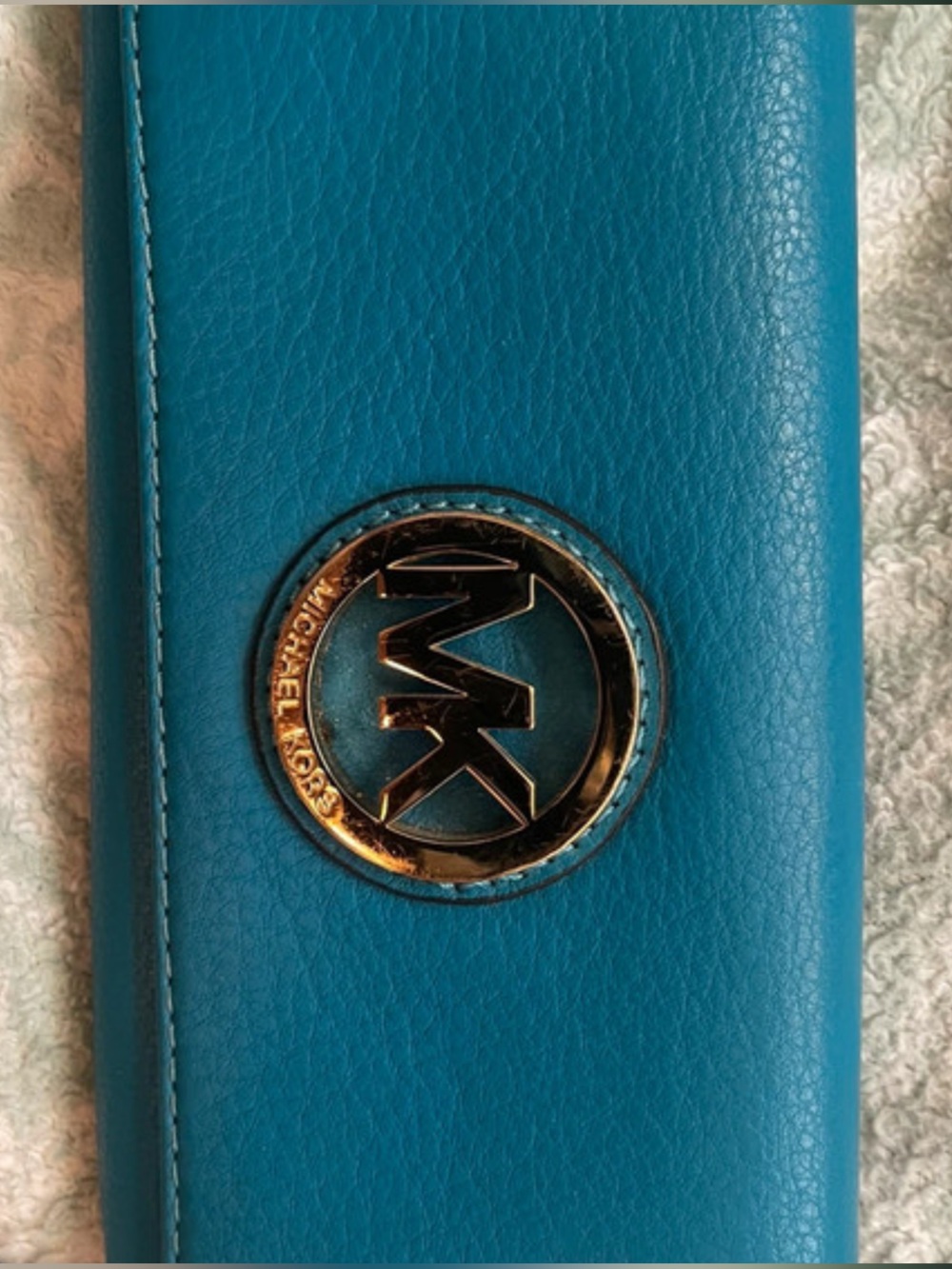 “Pre-Owned”. Great Condition! Michael Kors Continental Turquoise Leather Wallet